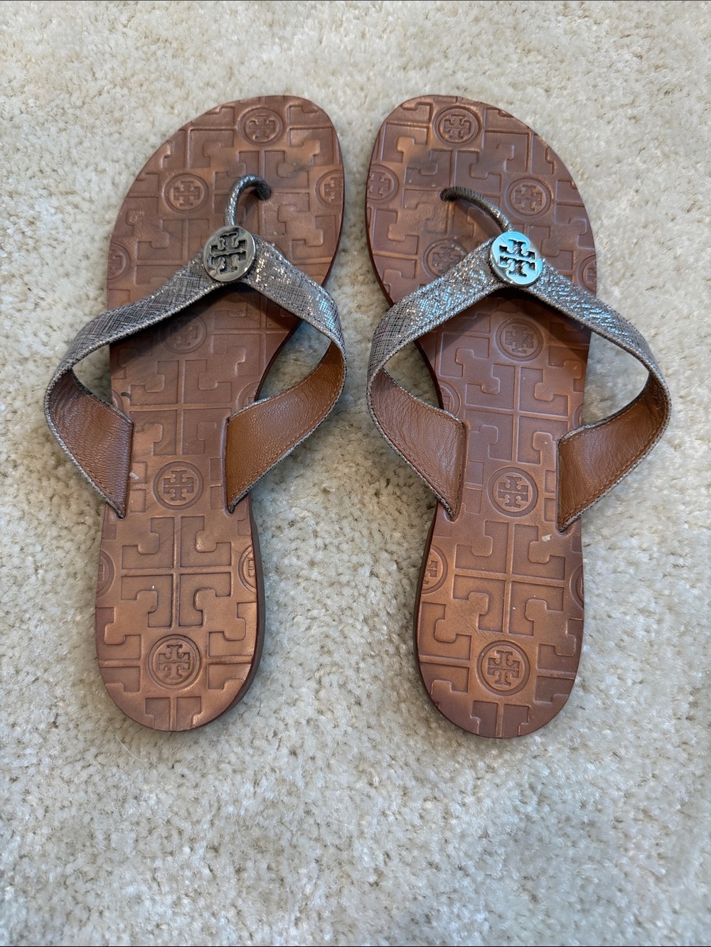 Tory Burch Women’s silver thong flip flops size 8
